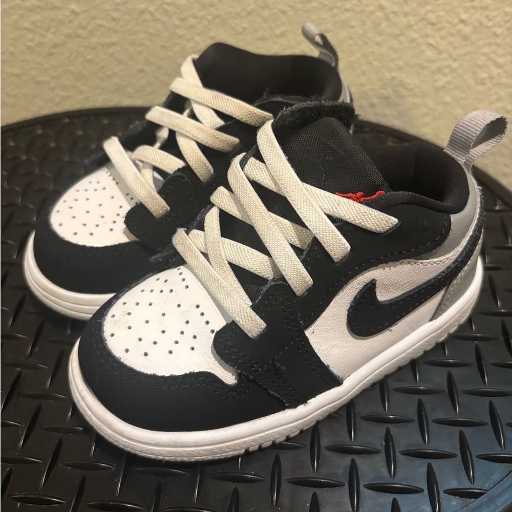 Nike Kids Black and White Sneakers